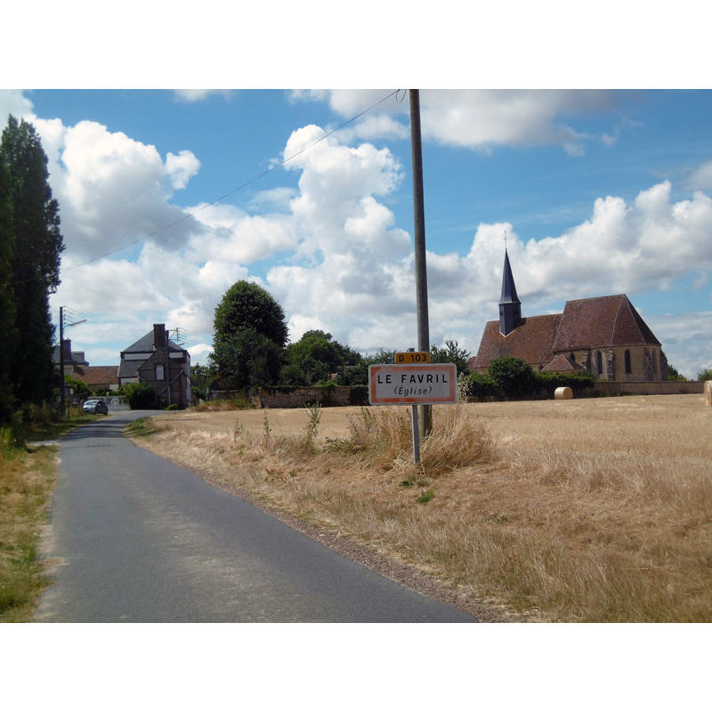 Source caption: " Le Favril vue sur l'église en arrivant de Chuisnes"