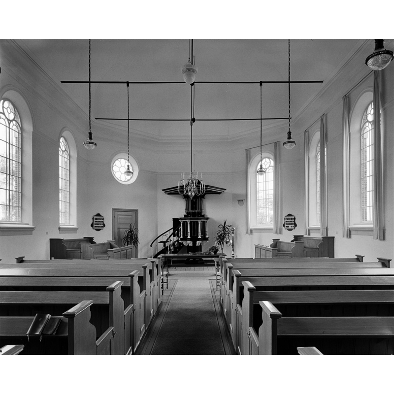 Source caption: " Nederlands Hervormde Kerk: INTERIEUR, OVERZICHT NAAR HET OOSTEN"