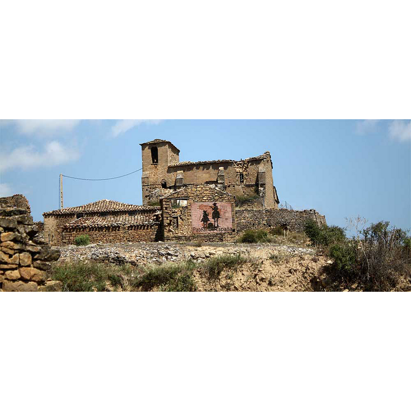 Source caption: "En la parte alta del pueblo se emplaza la iglesia de San Andrés, prácticamente en ruinas. Es de fines del siglo XII."