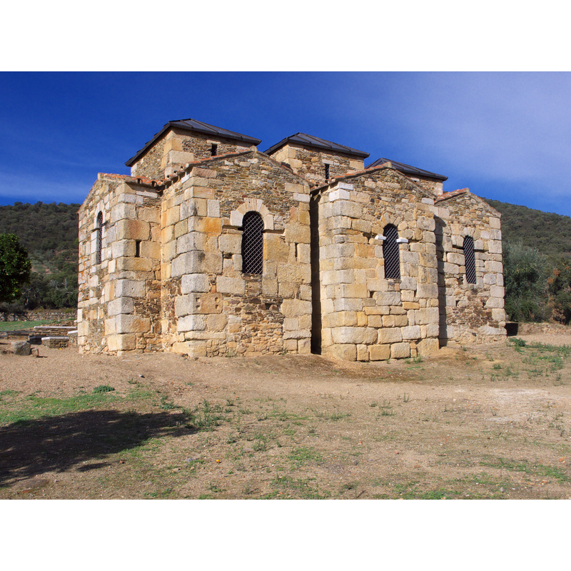Source caption: " Iglesia del Monasterio del Trampal. Visigodo. Alcuéscar. El monasterio gozaba de la abundante agua de la fuente del Trampal."