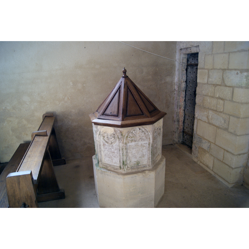 Source caption: "Baptistère de l'Église Notre-Dame-de-l'Assomption de Colleville-sur-Mer"