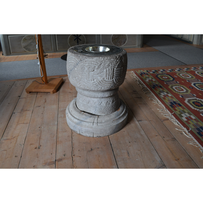 Source caption: "Södra Hestra kyrkas dopfunt"