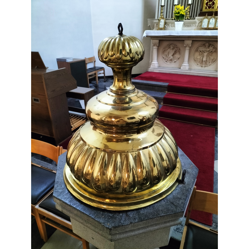 the brass font cover of ca. 1700