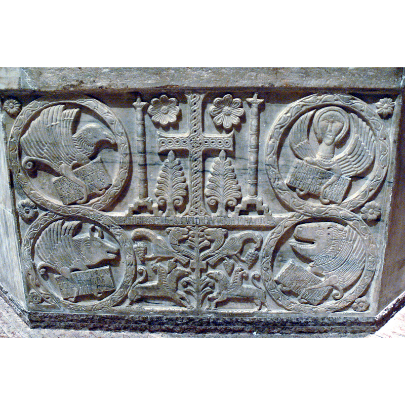 Source caption: "Cividale, Italien. Museo Cristiano: Baptisterium des Calixtus - Sigwald-Platte ( 8.Jhdt. )."