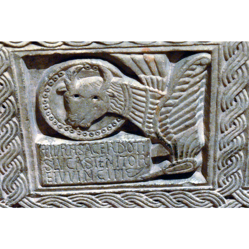 Source caption: "Cividale, Italien. Museo Cristiano: Baptisterium des Callixtus - Paulinus-Platte ( 8.Jhdt. ): Stier des Evangelisten Lukas."