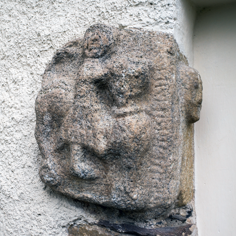 Source captio: "Ödulf gjorde kyrkan" [translation of the Runic inscription on the stone: "Ödulf built this church"]