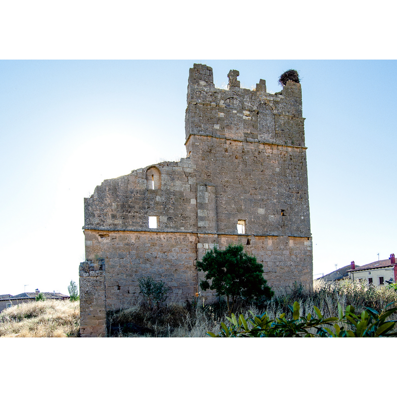 Source caption: "Ruinas de la iglesia de Santa María, de Padilla de Arriba, actualmente llamada «Torre Caída»."