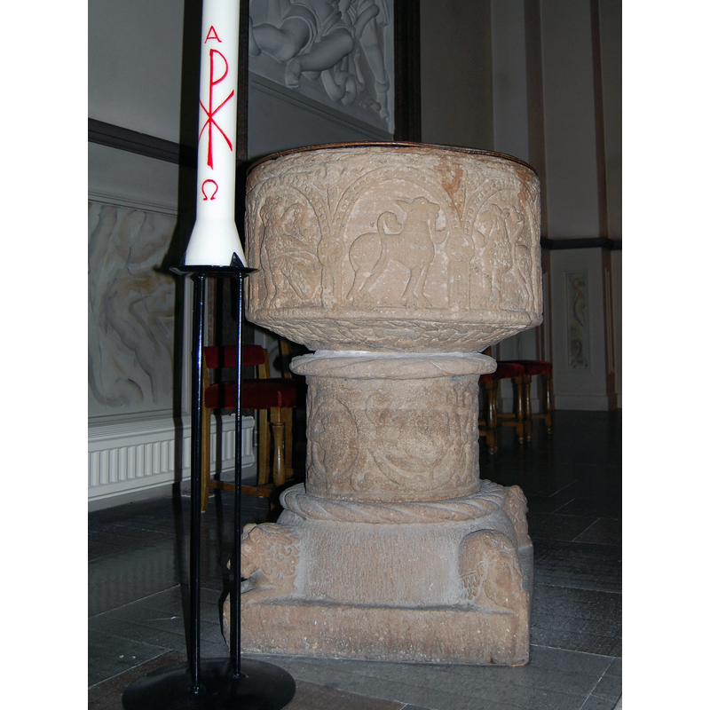 Source caption: "Vetlanda kyrka. Dopfunt daterad till 1100-talet. Huggen av Bestiarius"