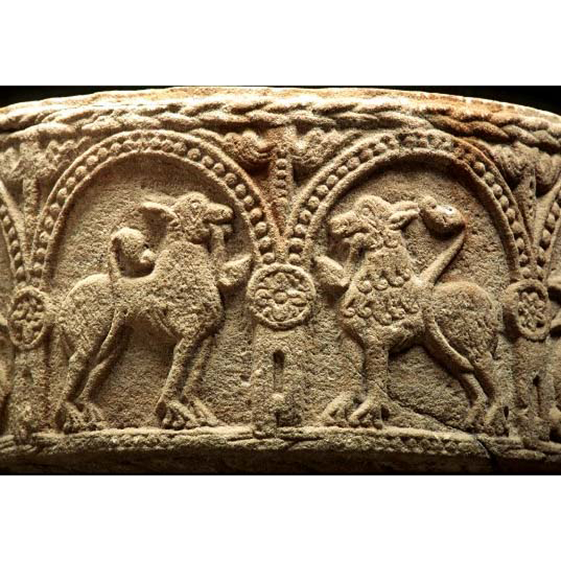 the stylised capitals are round and have varied flower motifs inscribed; each column has a vindow or niche below the capital