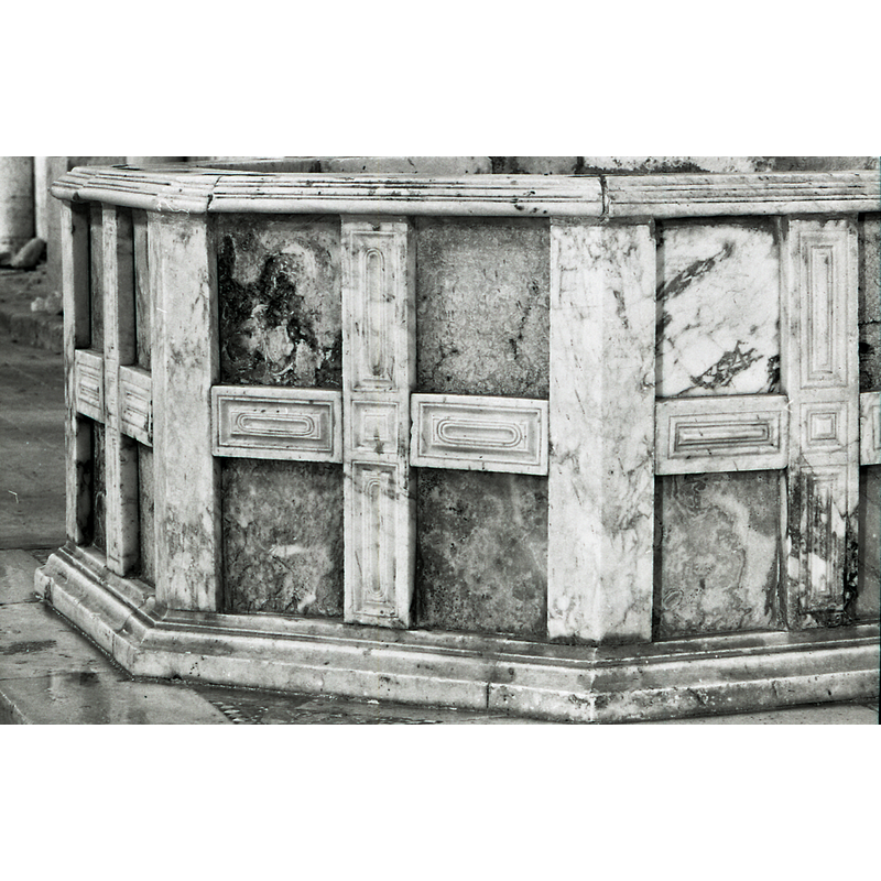 in both the vertical and horizontal frames all around the basin