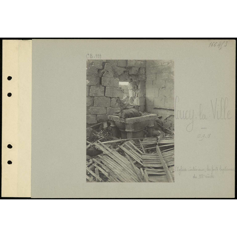 Source caption: "Coucy-la-Ville. l'église : intérieur ; les fonts baptismaux du XIIe siècle (VAL 033/052) "