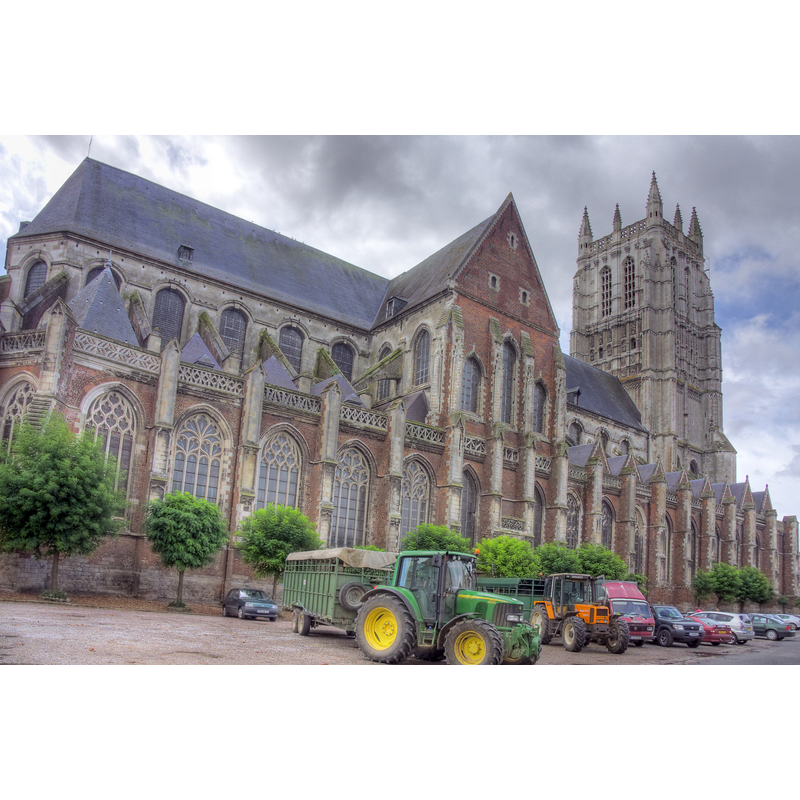 Source caption: "Aire sur la Lys, la collégiale Saint Pierre"