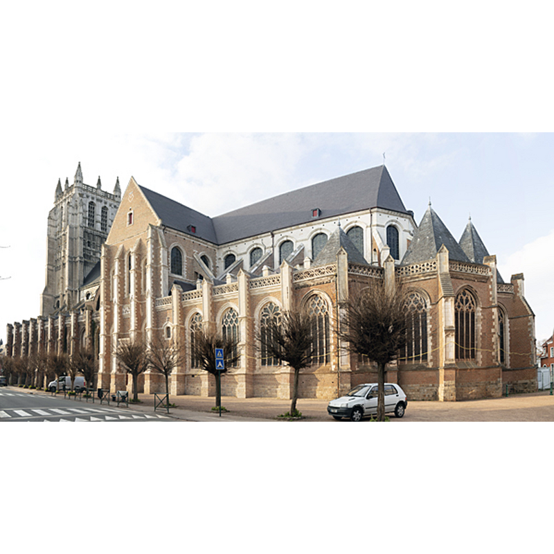 Source caption: " Collégiale Saint-Pierre. Aire-sur-la-Lys. Nord, Pas-de-Calais. France. Vue de l'extérieur."