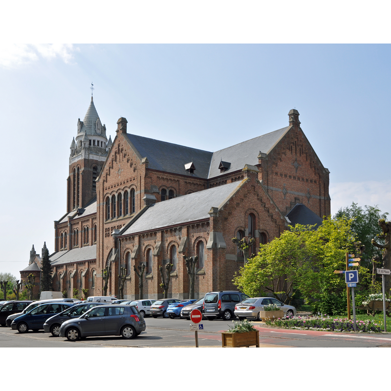 Source caption: "Bailleul (Département du Nord, France): l'église Saint-Vaast, oeuvre de l'architecte Louis Marie Cordonnier (1854-1940)"
