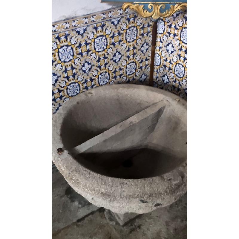 the drain hole is in the larger subdivision of the basin interior