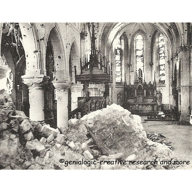 Source caption: "Kirche St. Vincentius, Ghyvelde - nach dem Luftangriff, Westfeldzug 1940. Na het bombardement in 1940 , de kerk in Gijvelde - Après le bombardement en 1940, l'église Saint Vincent de Ghyvelde. Devant l'église: monument aus morts 1914-1918 : Aux enfants de Ghyvelde morts pour la France (Foto: Eigenopname van Laarmans en Dasseville, Oostende)"