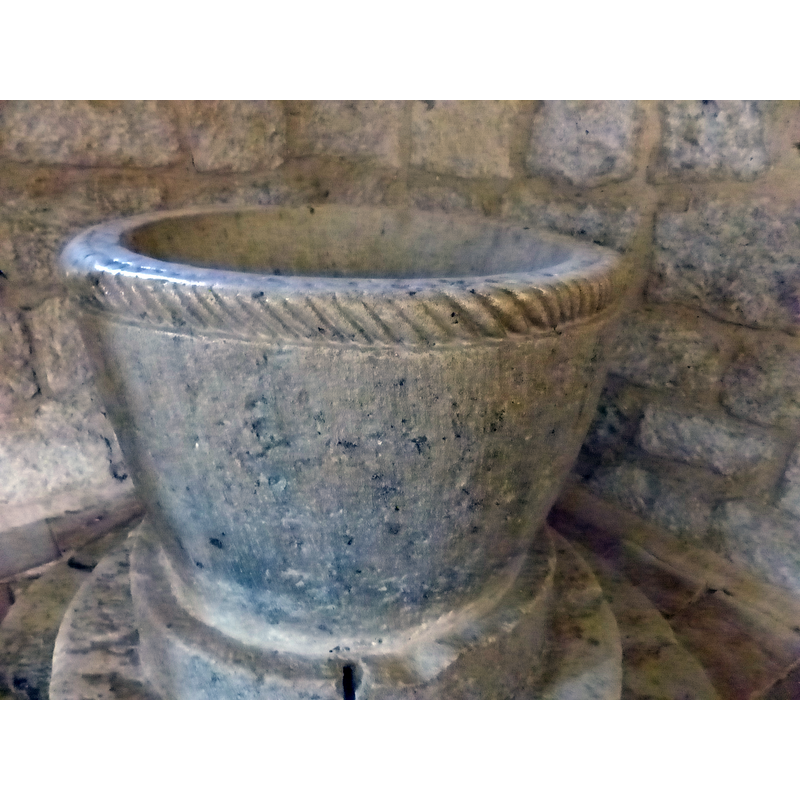 notice the hole on the lower base block, possibly an exit for the dranage