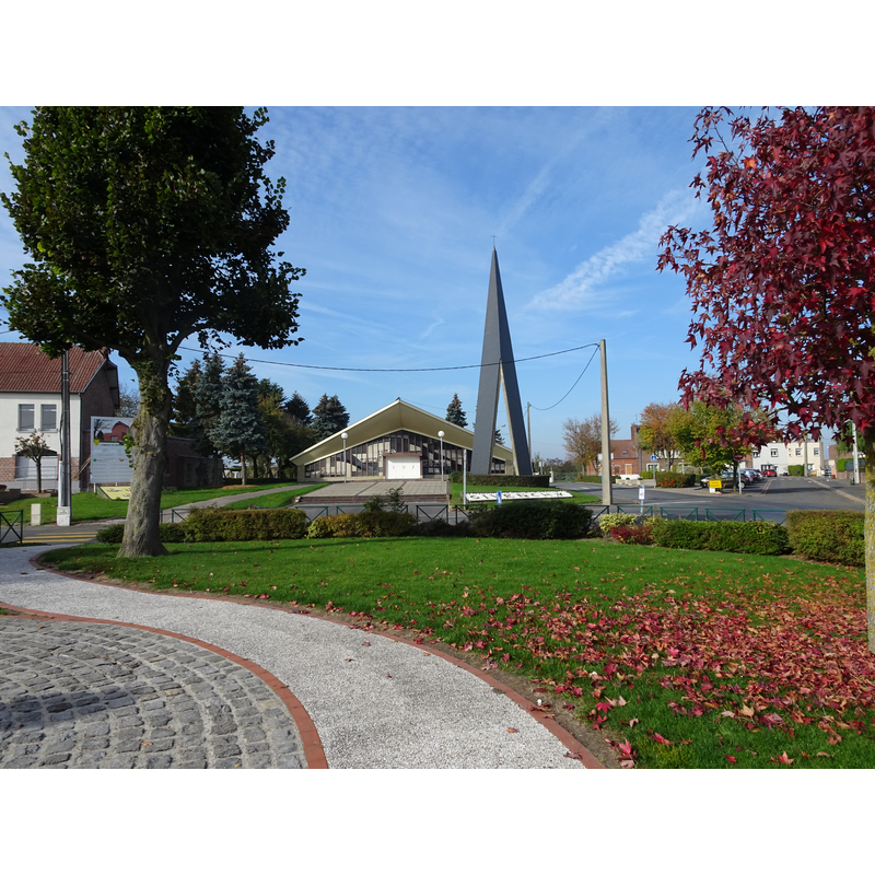 Source caption: "Centre de Givenchy-lès-la-Bassée: sur la gauche la mairie, et à droite l'église Saint-Martin."