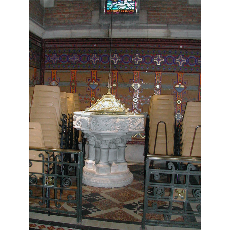 Source caption: "fonts baptismaux dans l'église de Laventie " [NB: the modern font -- cf. FontNotes]