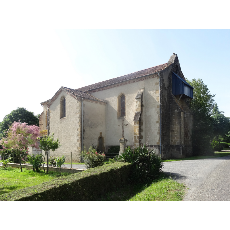 Source caption: 'L'église Saint-Jean-Baptiste d'Aujan-Mournède vue depuis la D150. À noter la croix au premier plan."