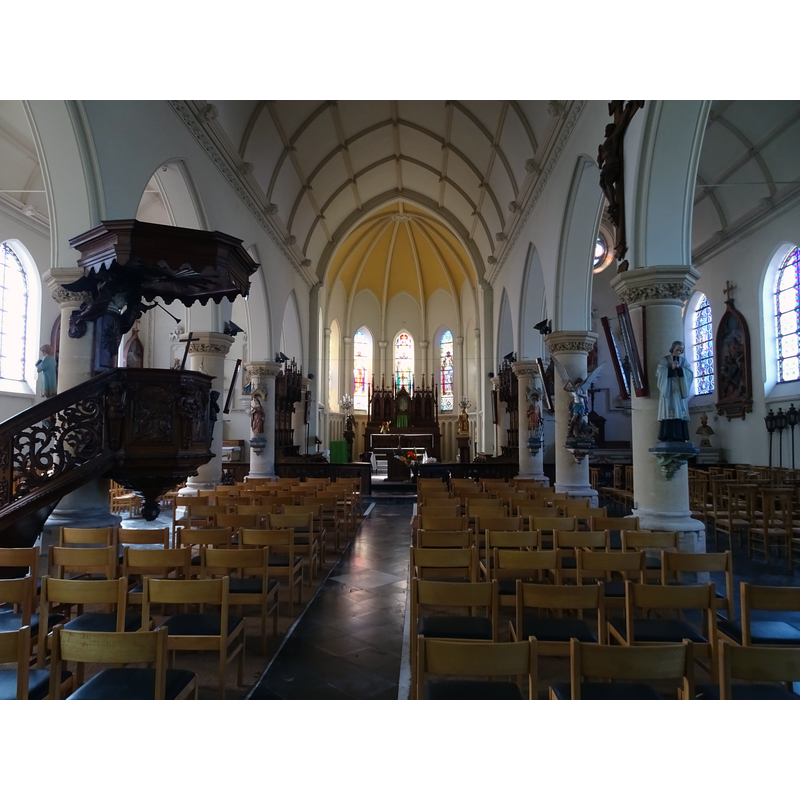 Source caption: "Nef centrale, chaire de prêche et chœur de l'église Saint-Martin Terdeghem , Nord, France" [NB: the church was re-oriented in the 19thC, therefore the apse is at the west end]