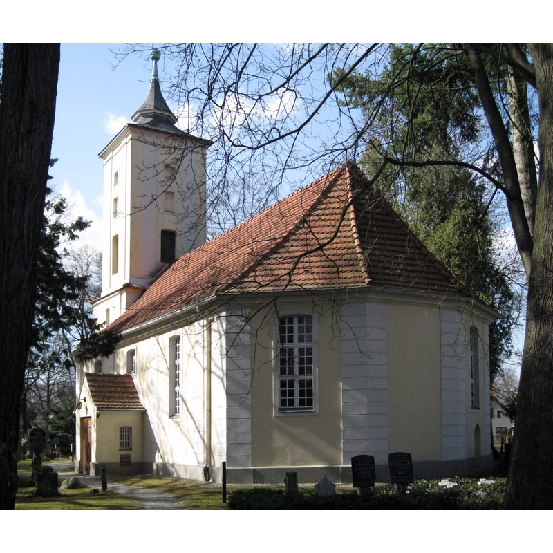Source caption: "Kirchenschiff der Dorfkirche Heiligensee"