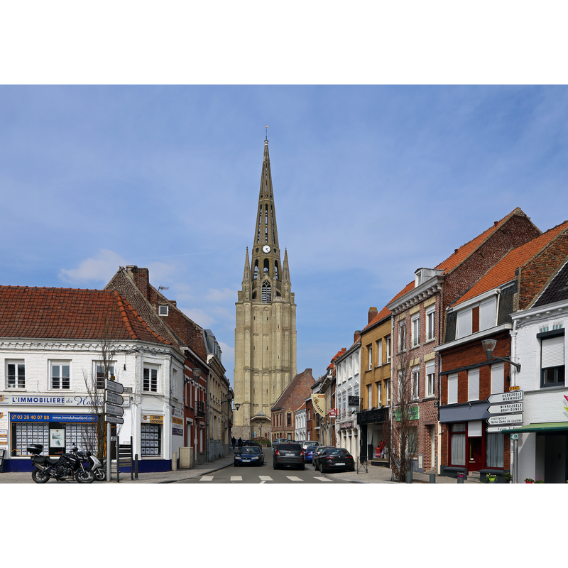 Source caption: "Steenvoorde (département du Nord, France) : la Rue de l'Église et la tour de l'église Saint-Pierre"