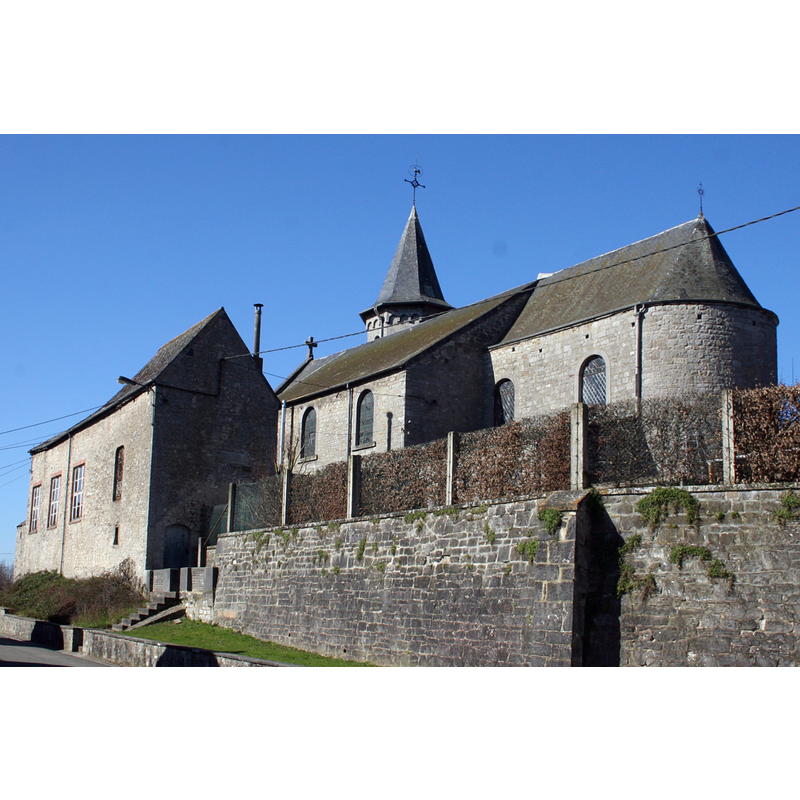 Source caption: " Emptinne (Belgique), l’église Saint-Martin (XVIIe siècle) /  Èm’tène (Bèljike), l’èglîje Sint-Maurtin (VIIin.me sièke)"