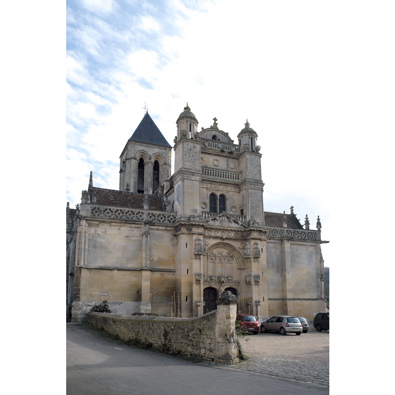 Source caption: "Katholische Pfarrkirche Notre-Dame in Vétheuil im Département Val-d’Oise in der Region Île-de-France (Frankreich), Westfassade"