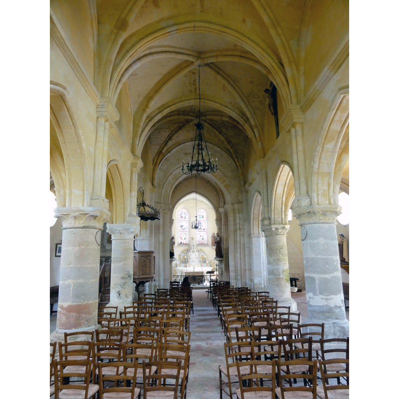 Source caption: "Bréançon (95), église Saint-Crépin-et-Saint-Crépinien, nef, vue vers l'est"