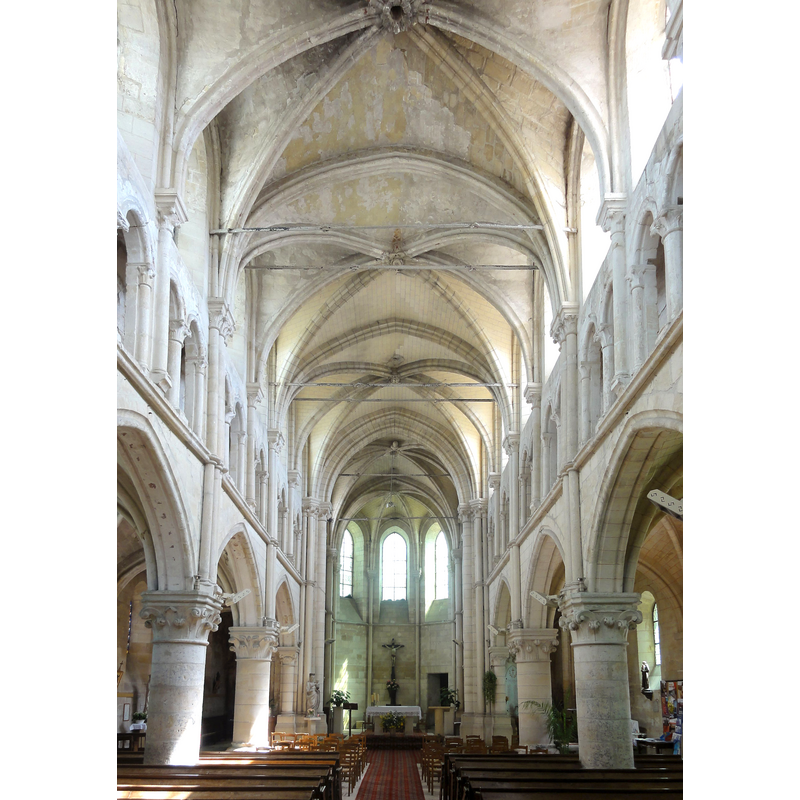 Source caption: "Nesles-la-Vallée (95), église Saint-Symphorien, vue générale intérieure"