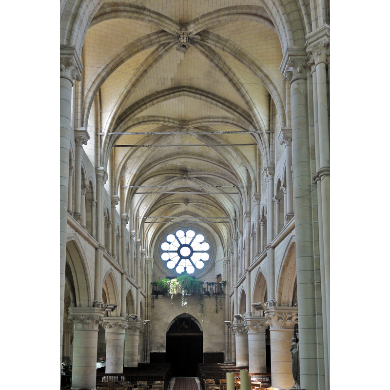 Source caption: "Nesles-la-Vallée (95), église Saint-Symphorien, nef, vue wers l'ouest"