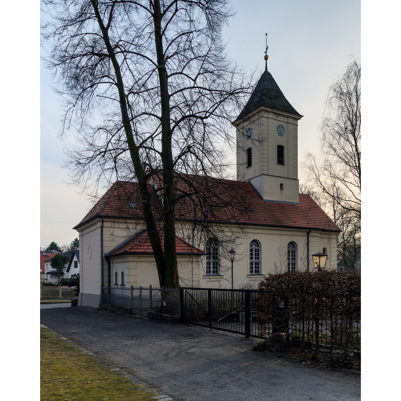 Source caption: "Dorfkirche Hermsdorf in Berlin"