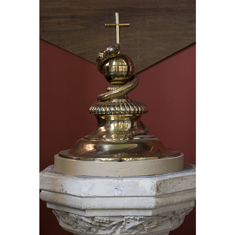 Source caption: "Sint-Maria-Oudenhove, parochiekerk Onze -Lieve-Vrouw ten Hemelopneming. Zottegem. Oost-Vlaanderen. Belgium. Binnenzicht, de doopkapel, de doopvont uit de 14de eeuw met koperen deksel uit de 18de eeuw."