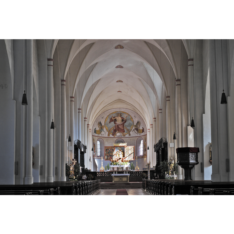 Source caption: " Katholische Pfarrkirche, ehemalige Stiftskirche des Augustiner-Chorherrenstiftes St. Zeno in Bad Reichenhall im Landkreis Berchtesgadener Land (Bayern/Deutschland), Innenraum"
