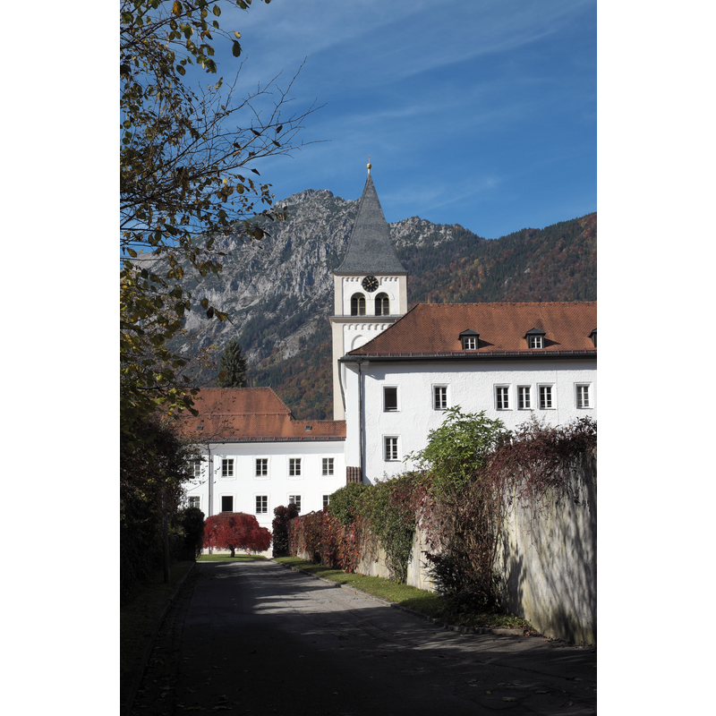 Source caption: "Ehemaliges Augustiner-Chorherrenstift St. Zeno in Bad Reichenhall im Landkreis Berchtesgadener Land (Bayern/Deutschland)"