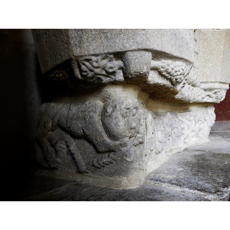 the lion appears to have a humanoid head