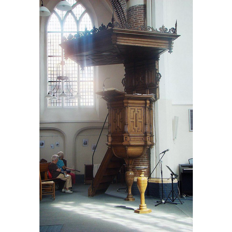 Source caption: "Kleine kerk: Interieur, preekstoel"