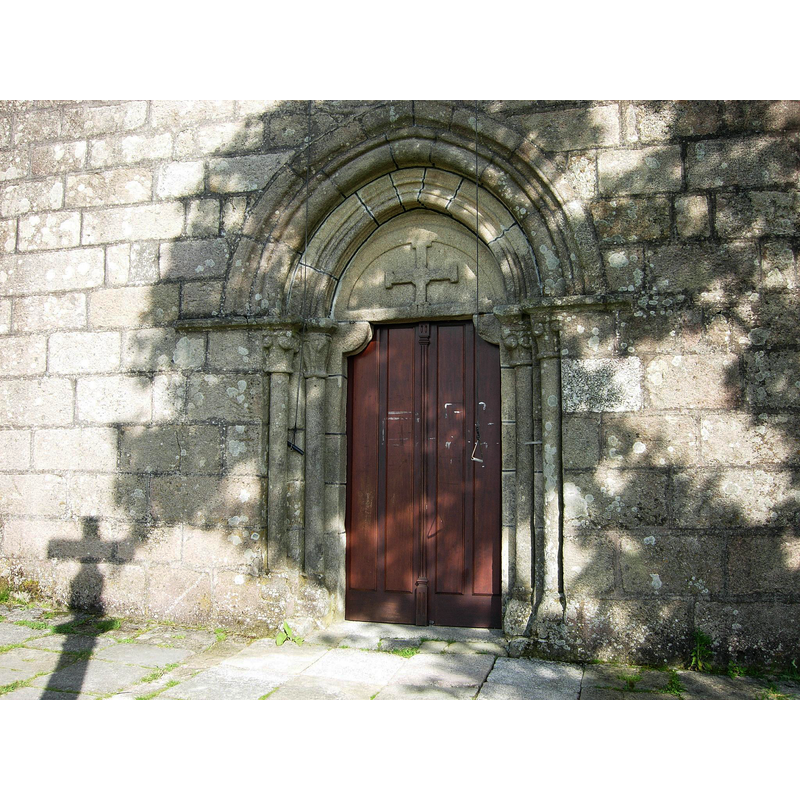 Source caption: "Iglesia de Santa María de Tourón [...] Portada occidental."