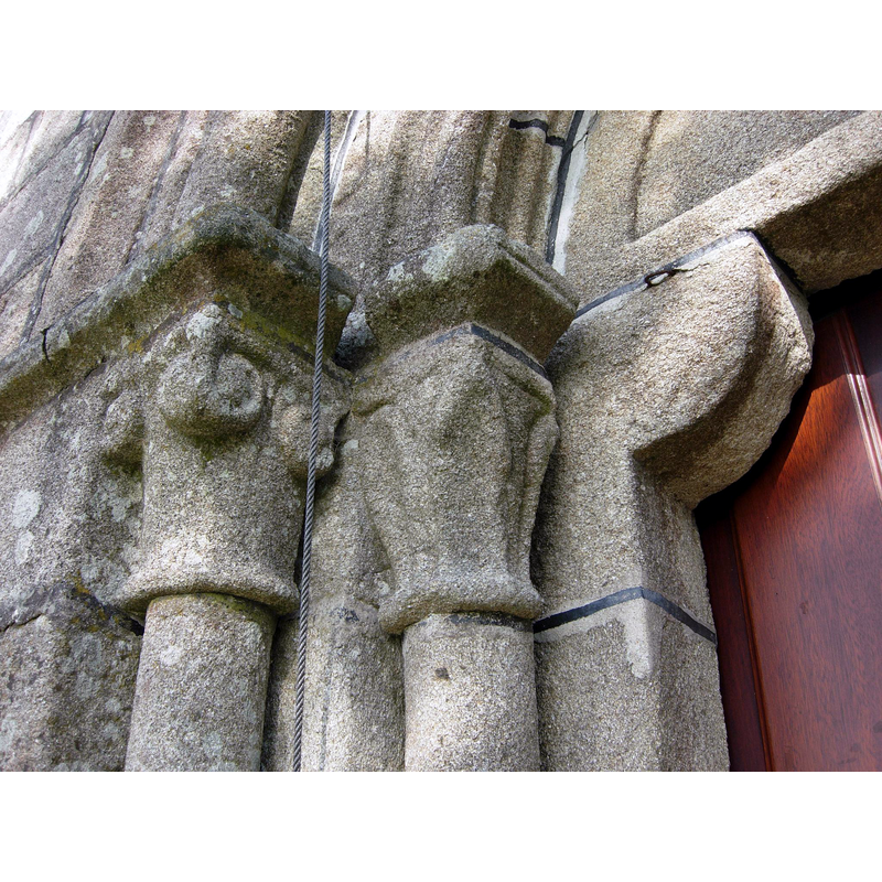 Source caption: "Iglesia de Santa María de Tourón."