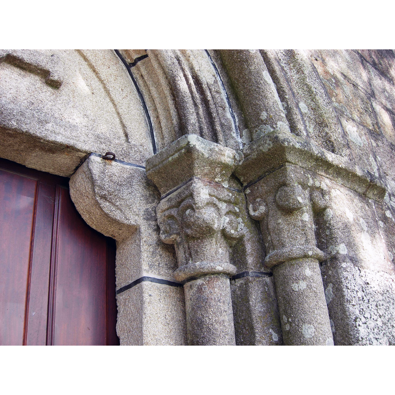 Source caption: "Iglesia de Santa María de Tourón."