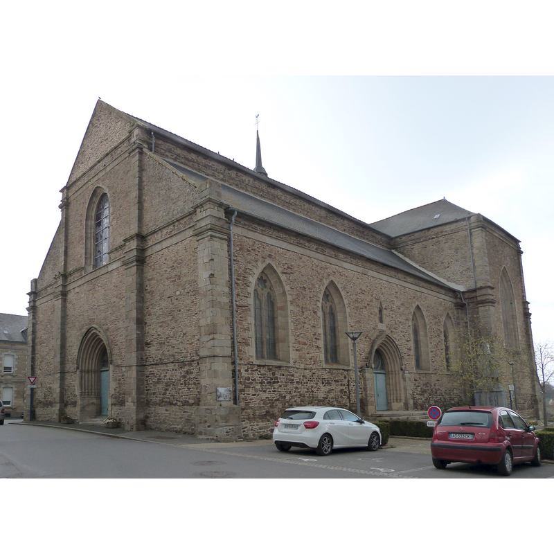 Source caption: "Eglise Saint-Pierre de Plénée-Jugon (Côtes-d'Armor)"