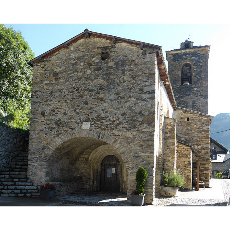 Source caption: "Edificio de una nave cubierta con bóveda de cañón ligeramente apuntada."