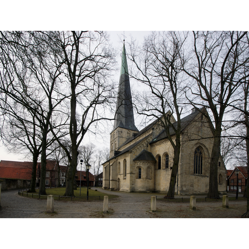 Source caption: "St. Johannis der Täufer, romanische Hallenkirche"