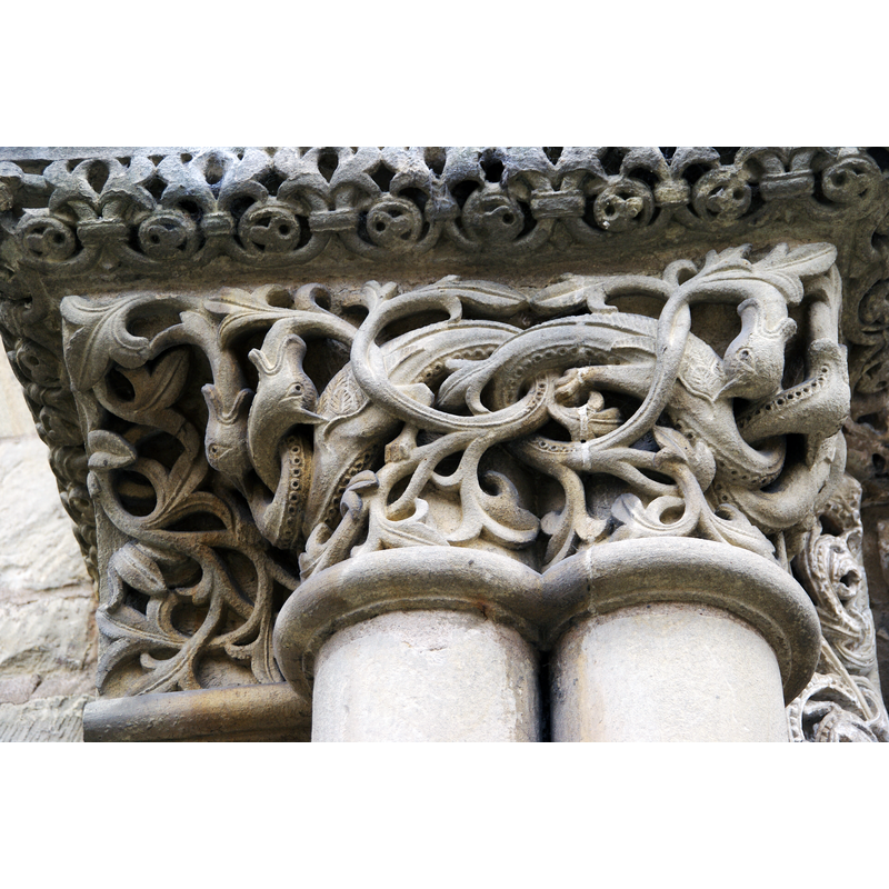 Source caption: "St. Johannis der Täufer, romanische Hallenkirche, Kapitell des Hauptportals"
