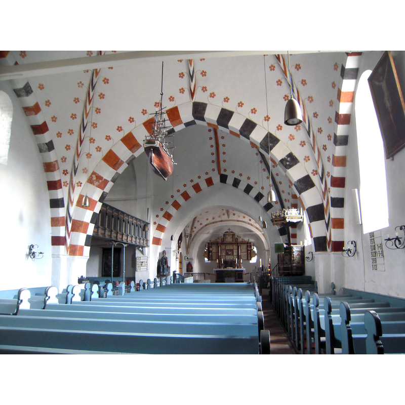 Source caption: "Innenraum der Kirche St. Nicolai in Wyk auf Föhr"