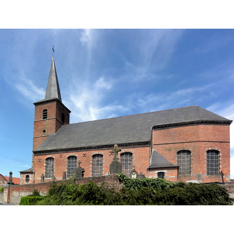 Source caption: "Gussignies (Nord, Fr) église Saint-Médard, vue latérale"