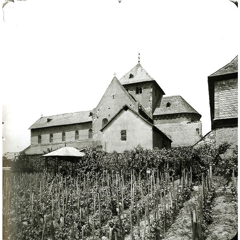 Source caption: "Die Basilika St. Aegidius in Mittelheim im Rheingau, um 1900."