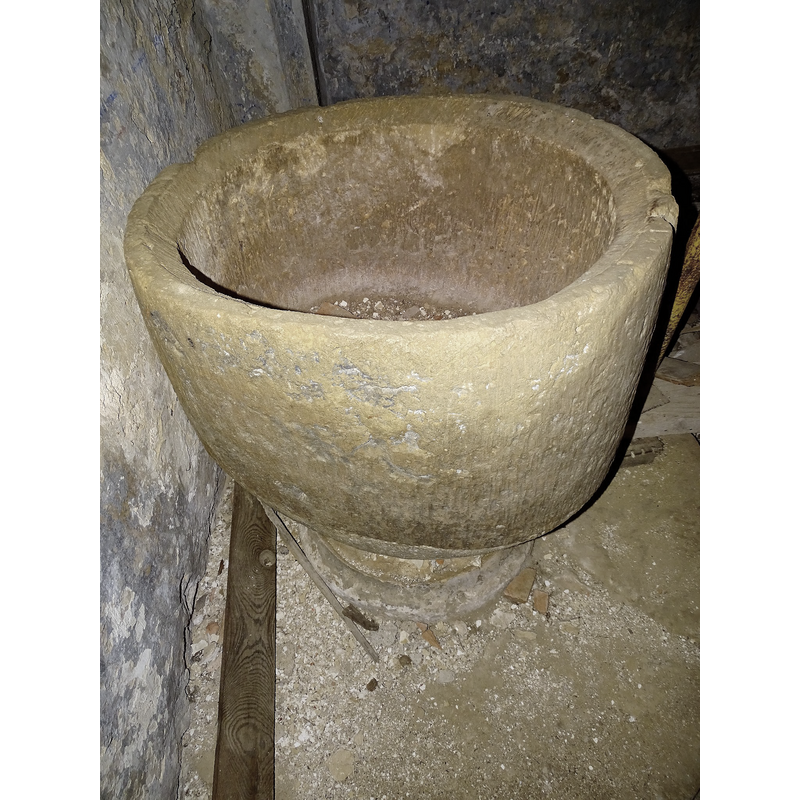 the damage to the upper rim from a cover anchor is visible here