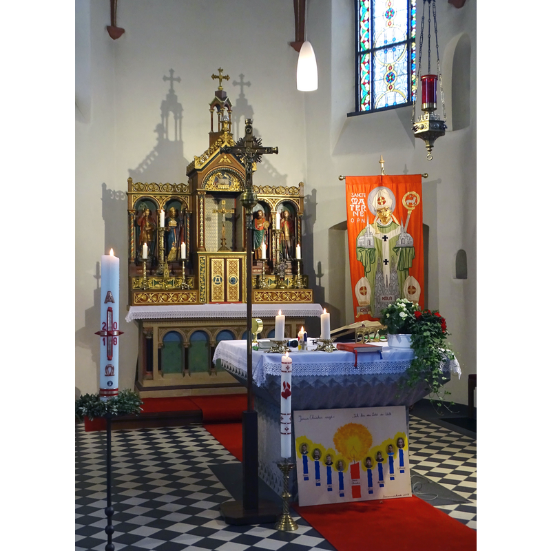 Source caption: "Altäre in der katholischen Pfarrkirche St. Johannes der Täufer in Metternich, Bergstraße"